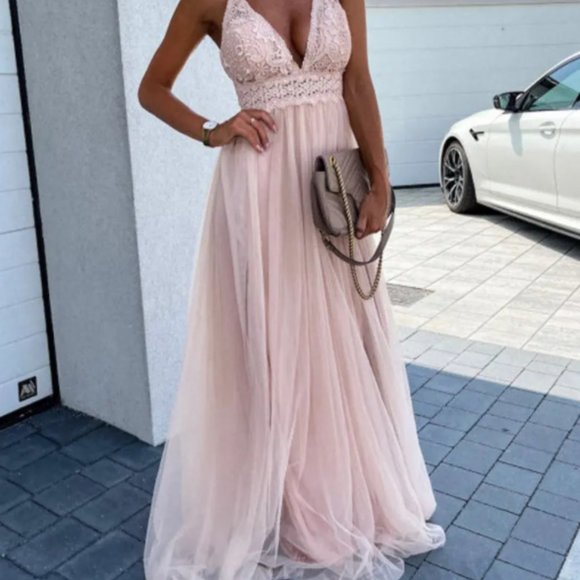 ❌❌❌SOLD❌❌❌GORGEOUS LIGHT PINK CROCHET FORMAL DRESS - Picture 2 of 4